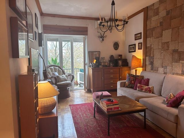 Excellent 4 bedroom flat 1 / 5