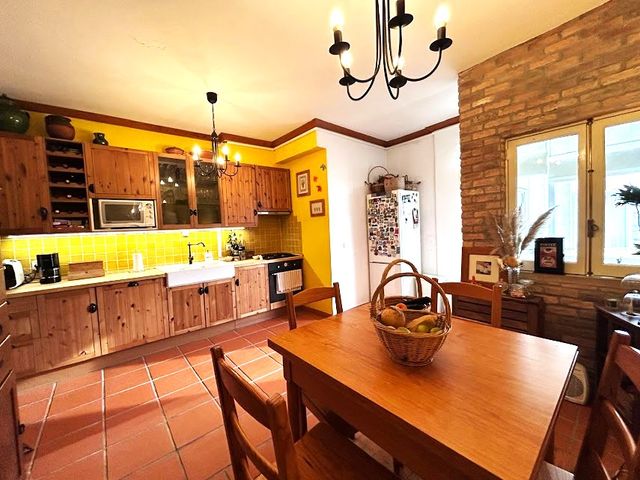 Excellent 4 bedroom flat 4 / 5