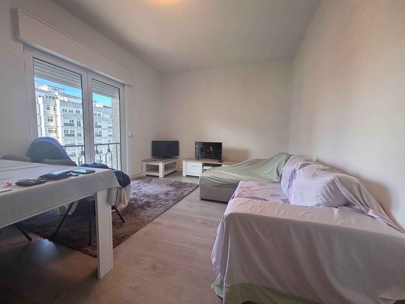 Excellent refurbished 3-bedr. apartment in the city centre! - Before