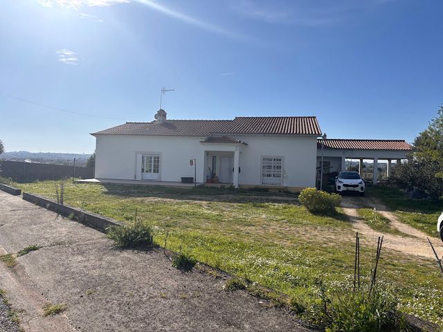 Excellent villa with land! 2 / 5