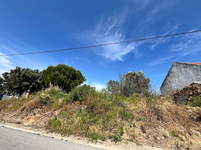 Plot of land suitable for building, near the town 2 / 5