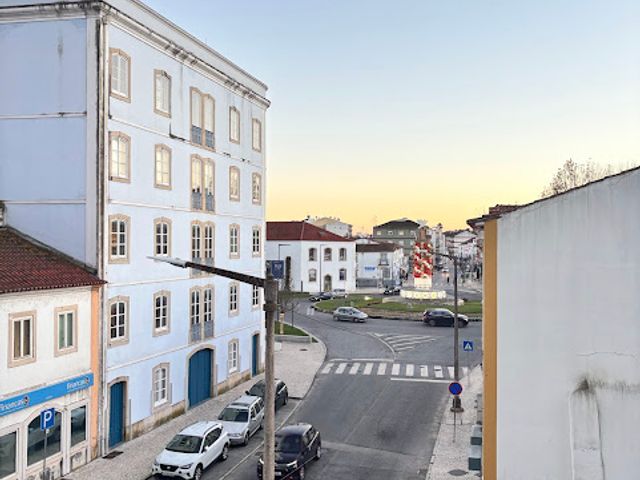 Refurbished 2-bedroom apartment for sale 2 / 5