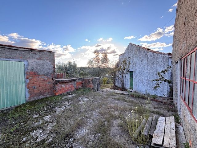 Casa em ruínas c/terreno 2
