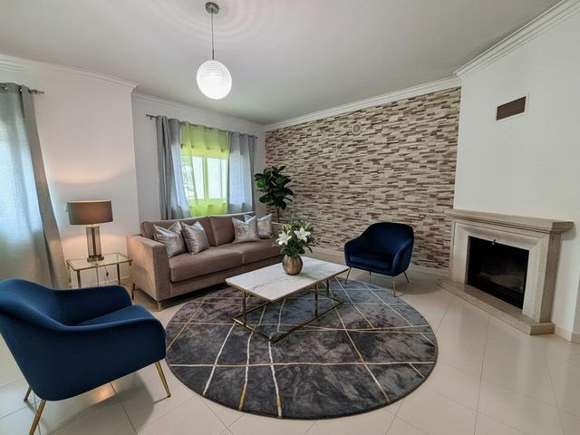 Excellent 2-bedr. apartment with garage - After